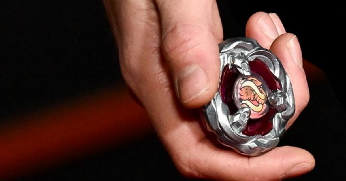 #TimothéeChalamet trouxe um #Beyblade para a estreia de seu filme #ACompleteUnkn | Cinexcepción