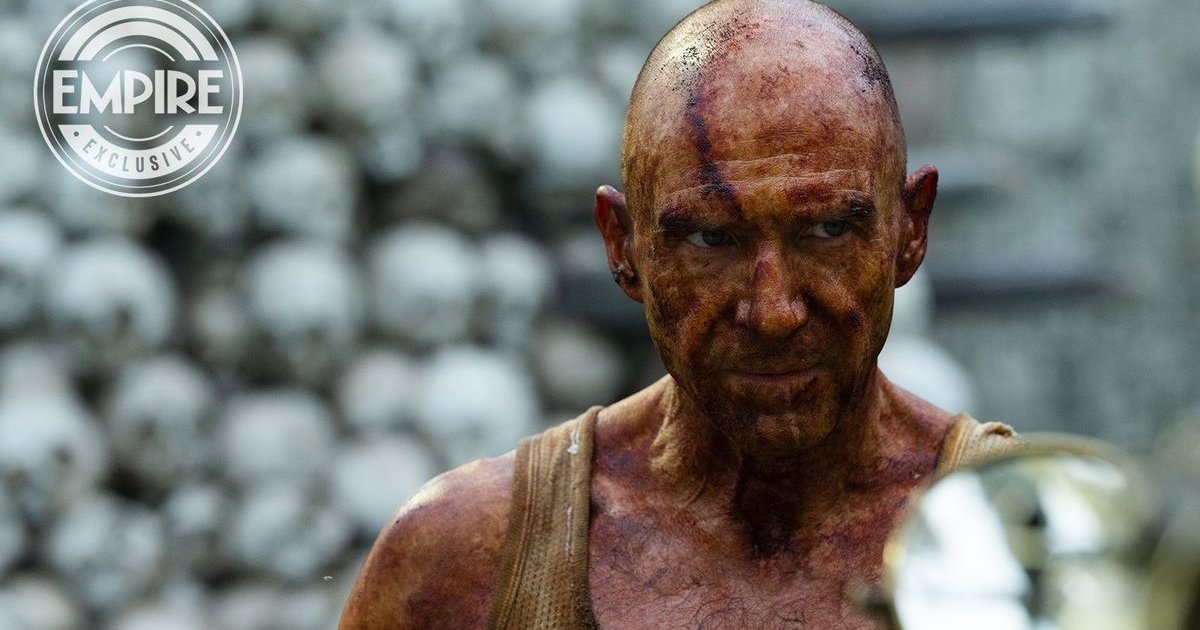 Erstes Bild von #RalphFiennes als dem Arzt, der die Apokalypse überlebte, allerd | Cinexcepción