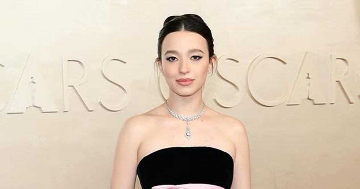 Mikey Madison, mein Favorit in einem rosa Satinkleid von Christian Dior mit Schm | Cinexcepción