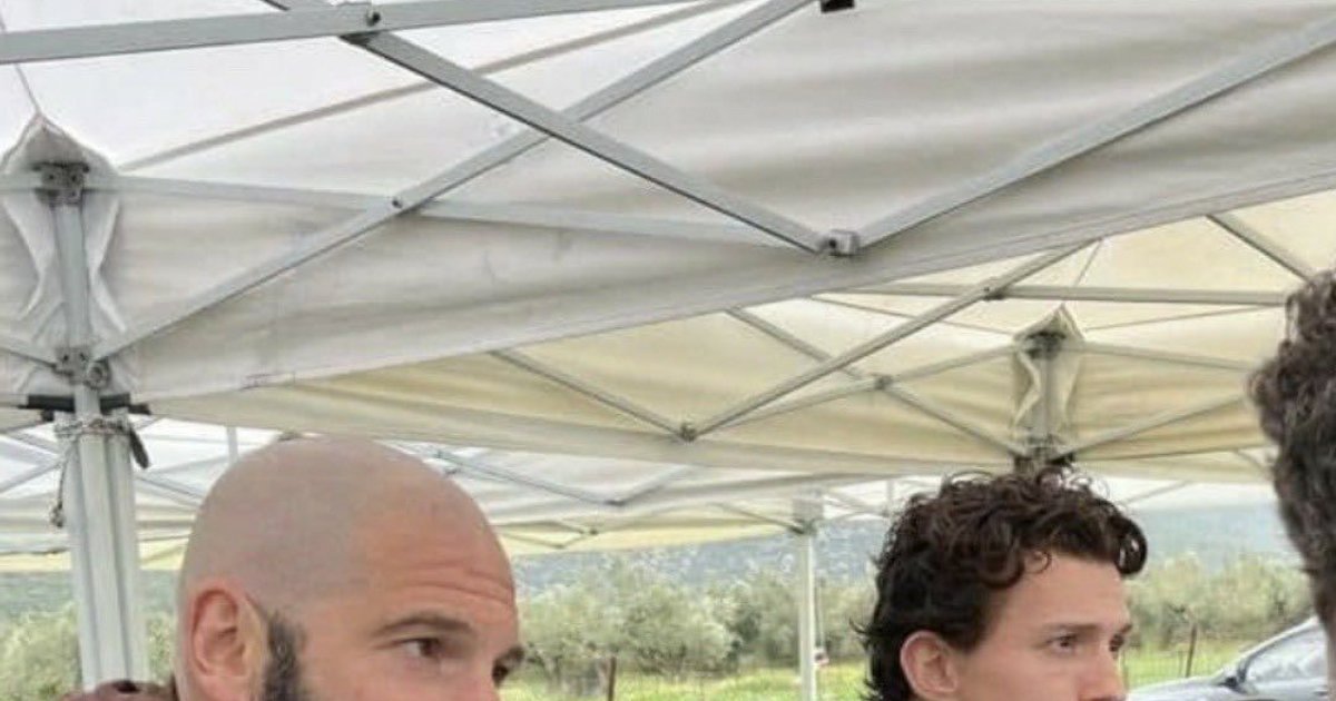 Spidey and Punisher on the set of #TheOdyssey. | Cinexcepción