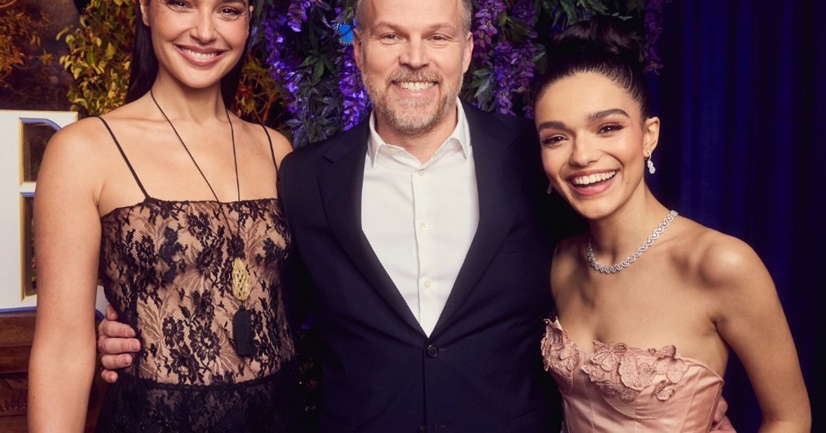 #GalGadot と #RachelZegler 、監督 #MarcWebb とともに #SnowWhite のプレミアにて。 | Cinexcepción