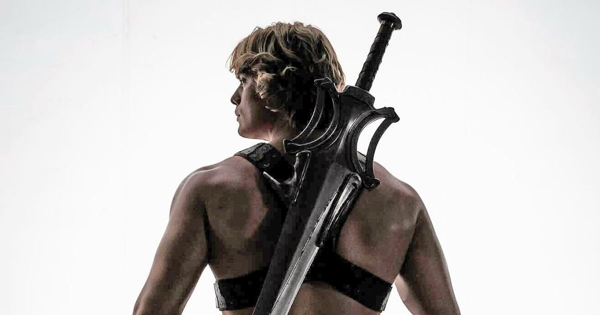 Esta é a aparência de #NicholasGalitzine como #HeMan. | Cinexcepción