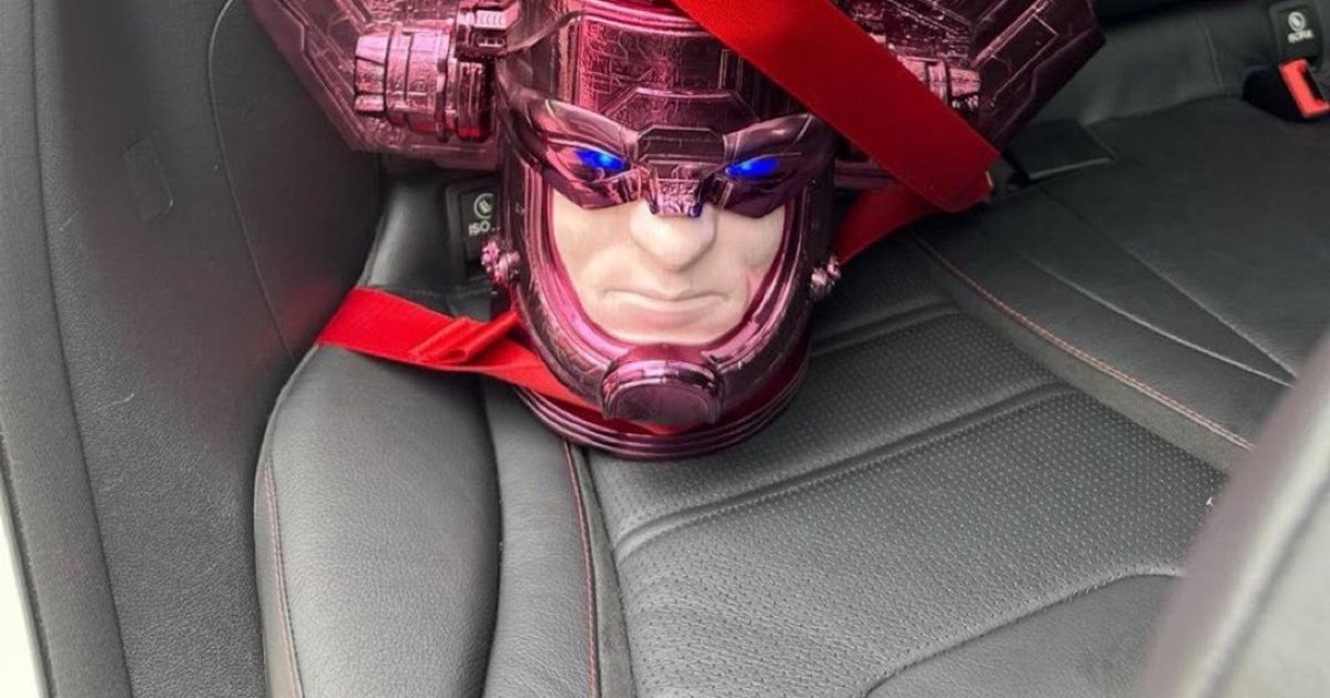 Oficialmente, la hermosa (y cara) palomera de Galactus es del tamaño de un  | Cinexcepción