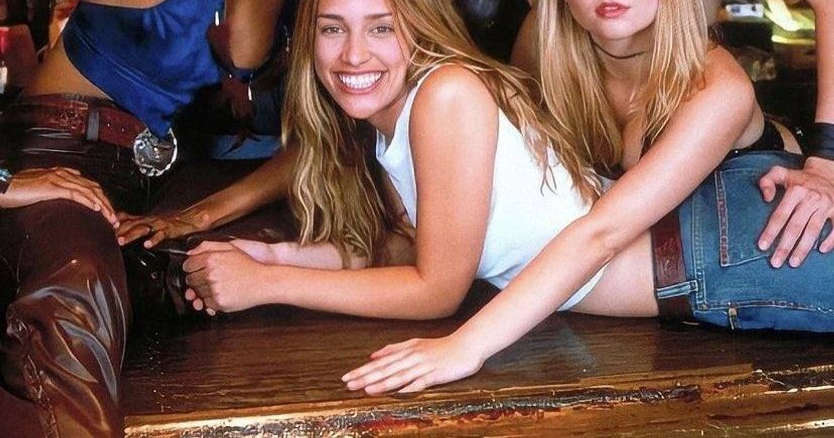 #CoyoteUgly estreou em um dia como hoje, mas há 25 anos | Cinexcepción