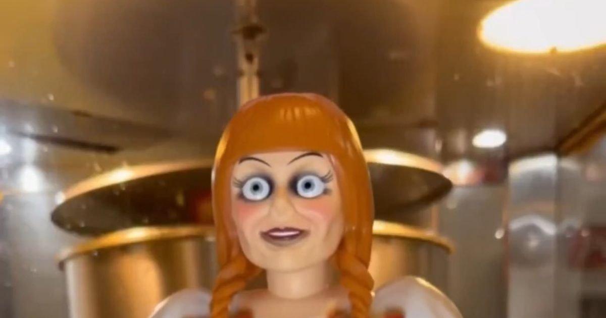 Agora você pode comer a bunda de Annabelle. | Cinexcepción