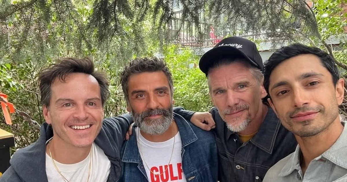 Andrew, Oscar, Ethan und Riz verziehen das Gesicht. | Cinexcepción