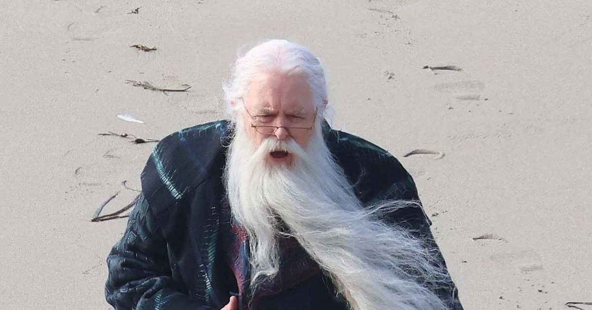Primeira olhada em #JohnLithgow como Dumbledore no set da série Harry Potter par | Cinexcepción
