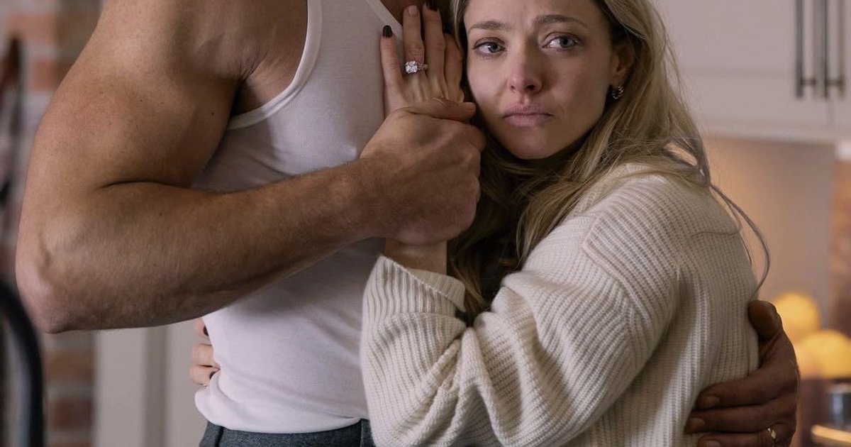 Brandon Sklenar y Amanda Seyfried en 'THE HOUSEMAID', donde la criada es Sy | Cinexcepción