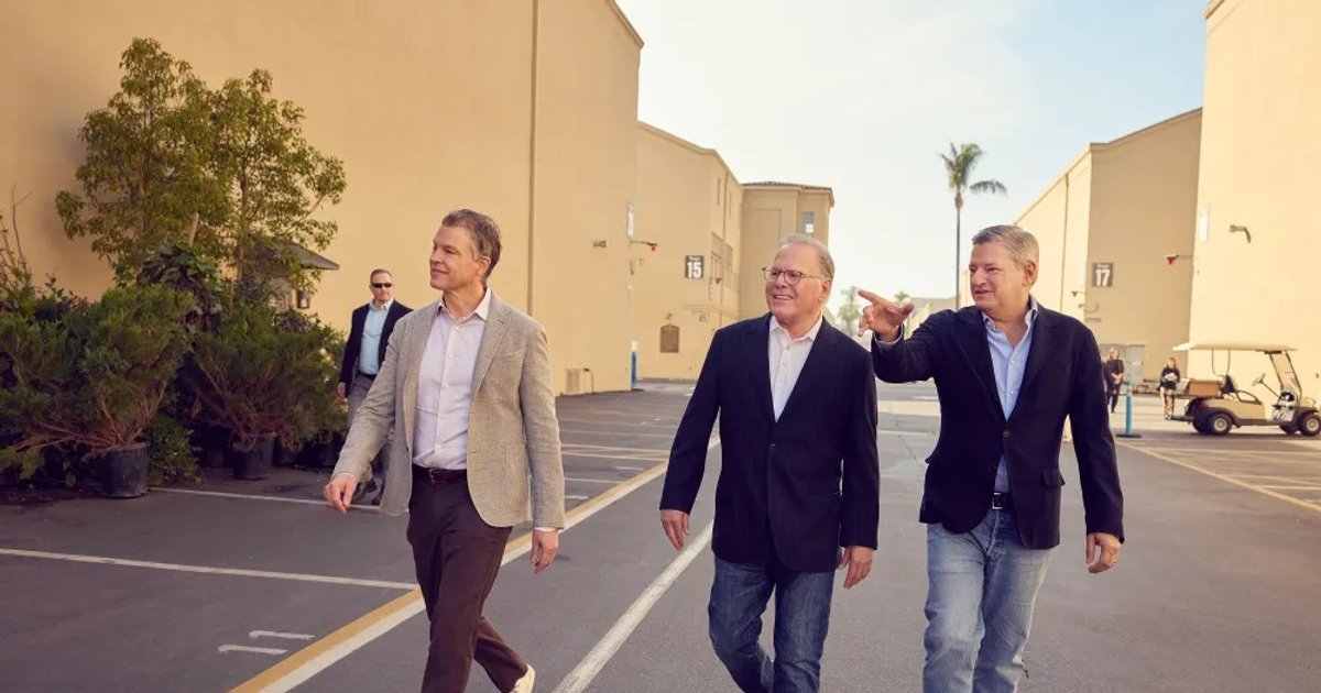 Ted Sarandos y Greg Peters de Netflix ya fueron a ver las instalaciones del | Cinexcepción
