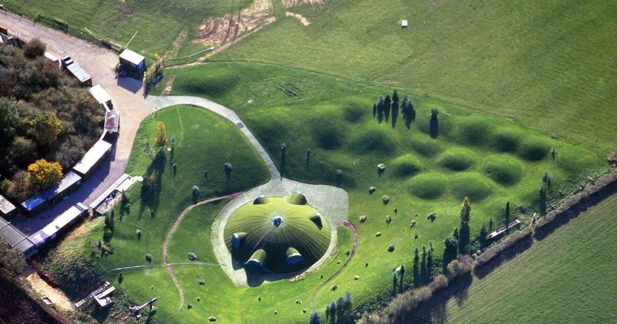 Vue aérienne de Teletubbyland, Warwickshire, Angleterre. | Cinexcepción
