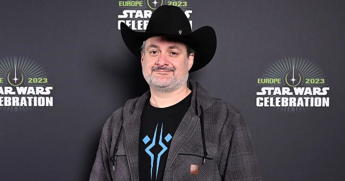 この男の名前はデイブ・フィローニで、彼はスター・ウォーズの世界で最も大きなオタクの一人であり、そのため彼とリンウェンの両方がそうしていると報告されています。 | Cinexcepción