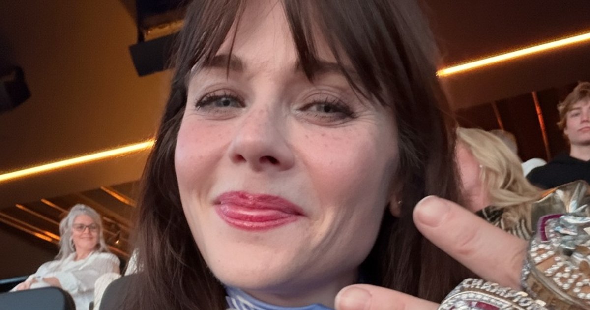 Zooey Deschanel com as pedras do infinito. | Cinexcepción