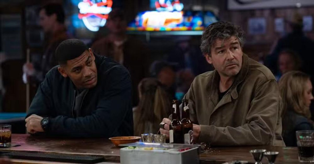 Esta foto de John y Hal para #Lanterns, parece como si se encontraran a Bar | Cinexcepción