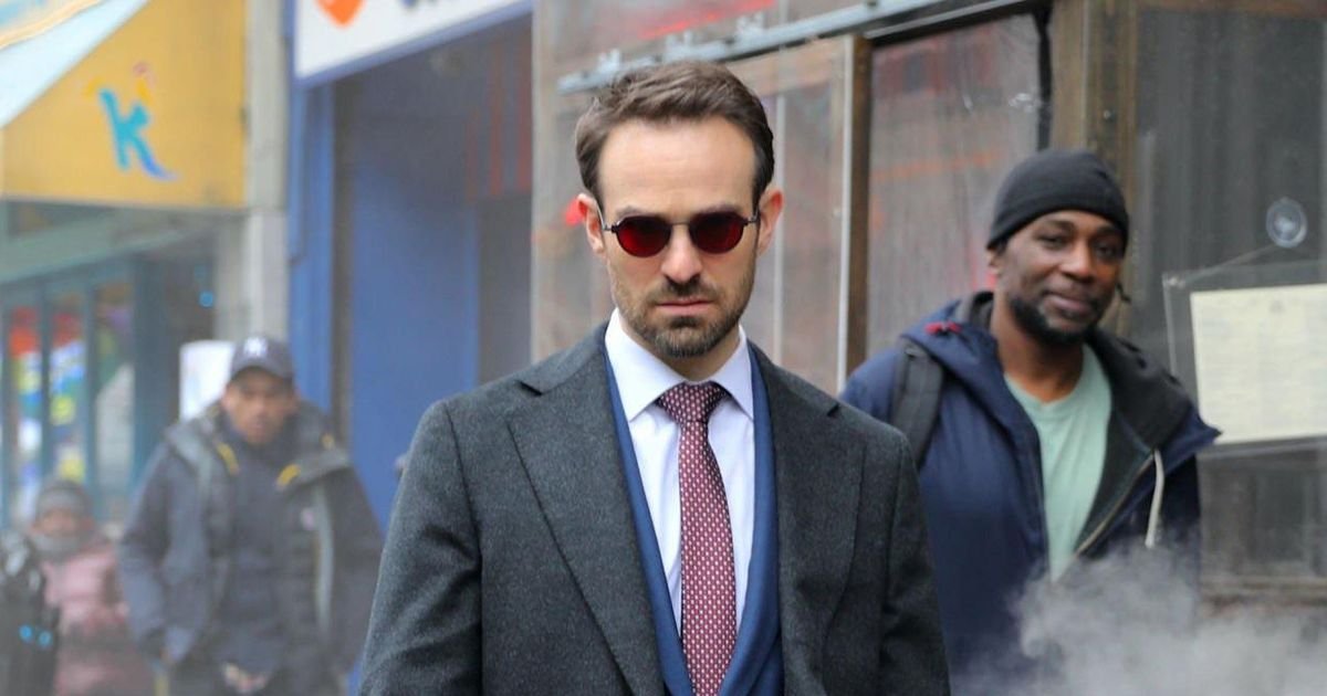 Charlie Cox als Matt Murdock am Set von #DaredevilBornAgain. | Cinexcepción