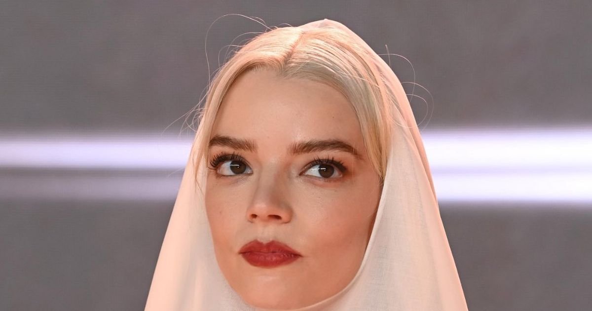Anya Taylor-Joy en la premiere de #Dune Parte 2. Pero... ¿Qué anda haciendo | Cinexcepción