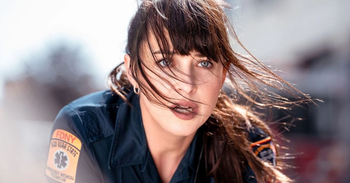 Dakota Johnson culpó a los ejecutivos del estudio por meter demasiado las m | Cinexcepción
