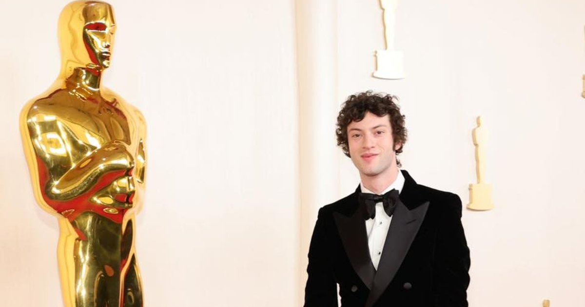 Dominic Sessa, protagonista de ‘THE HOLDOVERS’ llegando a la alfombra roja  | Cinexcepción