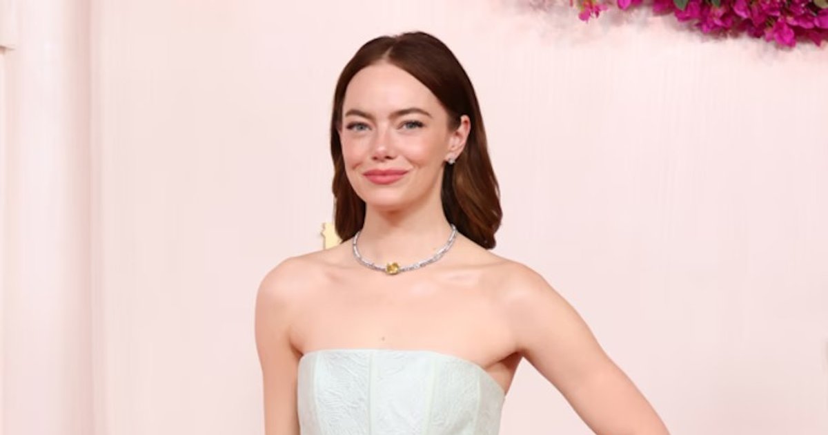 エマ・ストーンは、明らかにその夜のために特注した、ミントのルイ・ヴィトンのドレスを着ていた。彼女がブランドアンバサダーであることを忘れないでください。私 | Cinexcepción