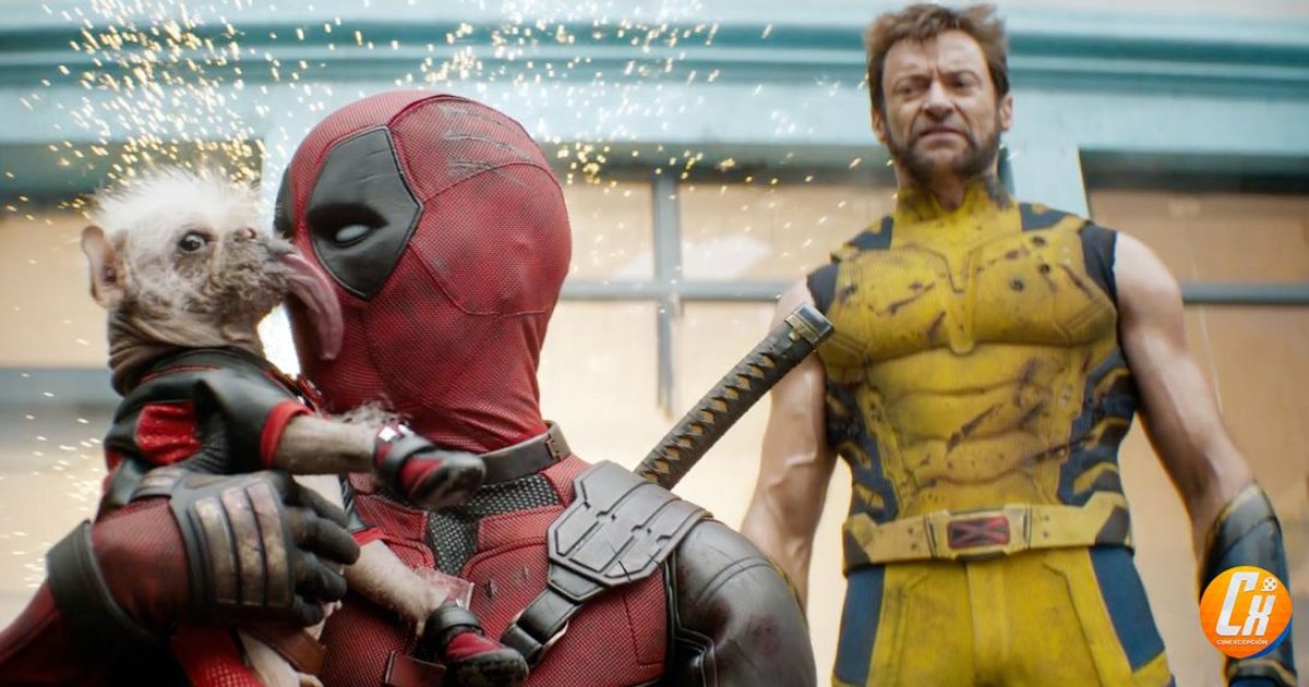 Wolverine sieht angewidert aus, während DogPool Deadpools Gesicht leckt. | Cinexcepción