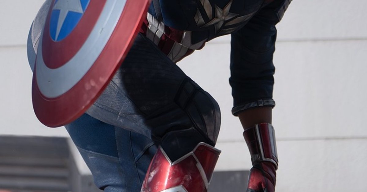 新しいファルコンスーツを着た #CaptainAmericaNewWorldOrder の公式画像。はい、彼がキャプテン・アメリカであることは知っていますが、そ | Cinexcepción
