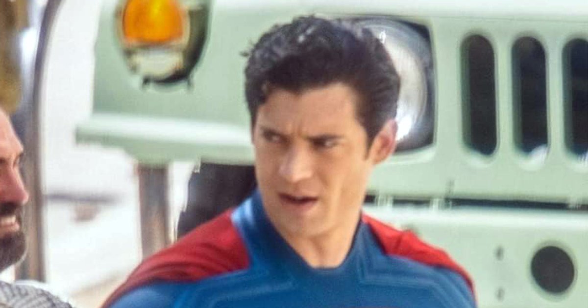 A better look at David Corenswet's new #Superman suit. | Cinexcepción