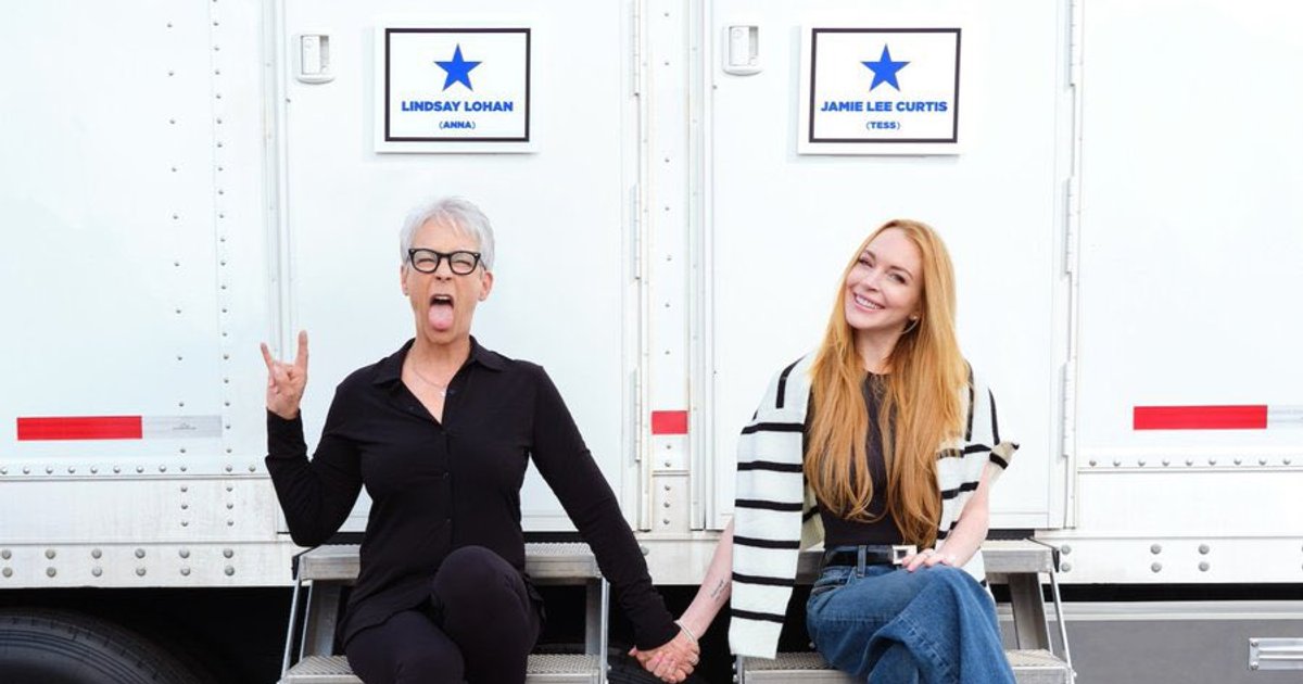 Jamie Lee Curtis und Lindsay Lohan am Set von „Freaky Friday 2“. | Cinexcepción