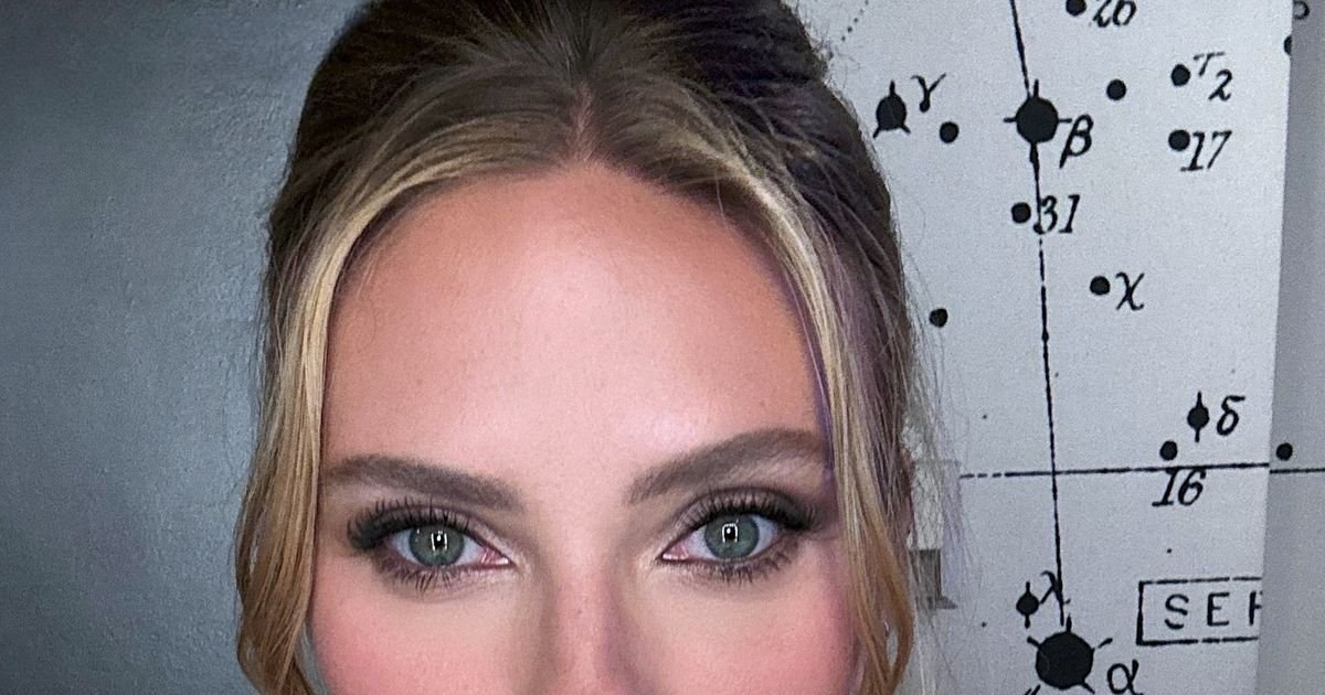 Einige Selfies von Scarlett Johansson zur Premiere von #FlyMeToTheMoon | Cinexcepción