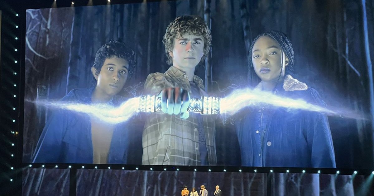 #PercyJackson の第 2 シーズンは「The Sea of​​ Monsters」と呼ばれます。そうですね、もちろん、2冊目の本のように、それぞれの | Cinexcepción
