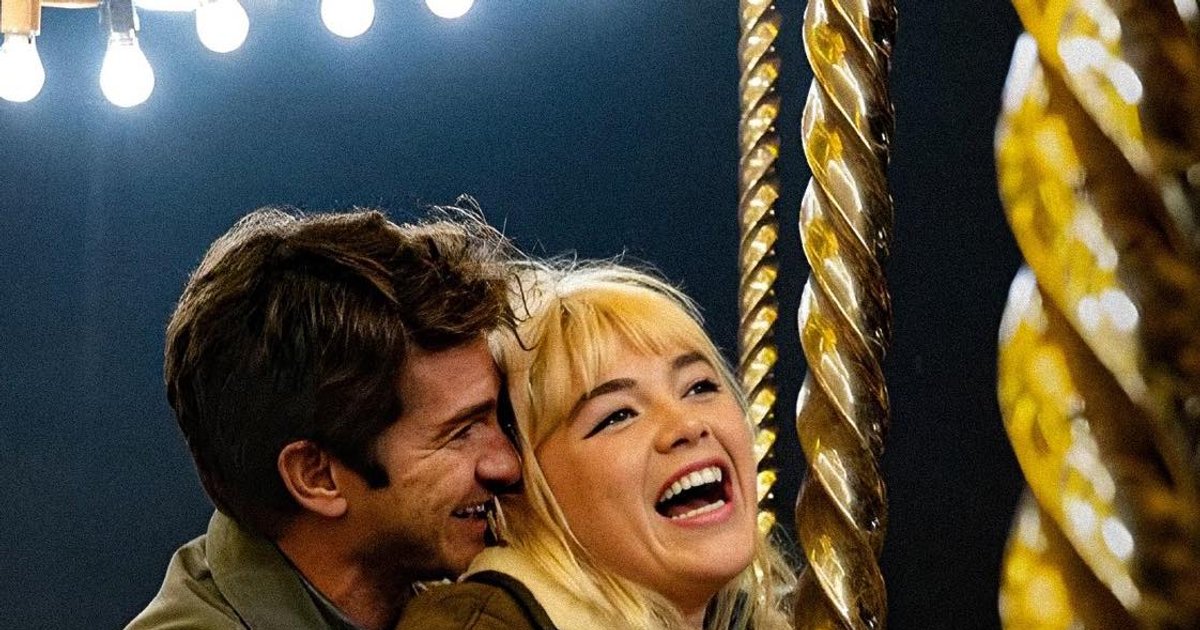 Andrew Garfield und Florence Pugh im Werbeplakat für „WE LIVE IN TIME“. | Cinexcepción