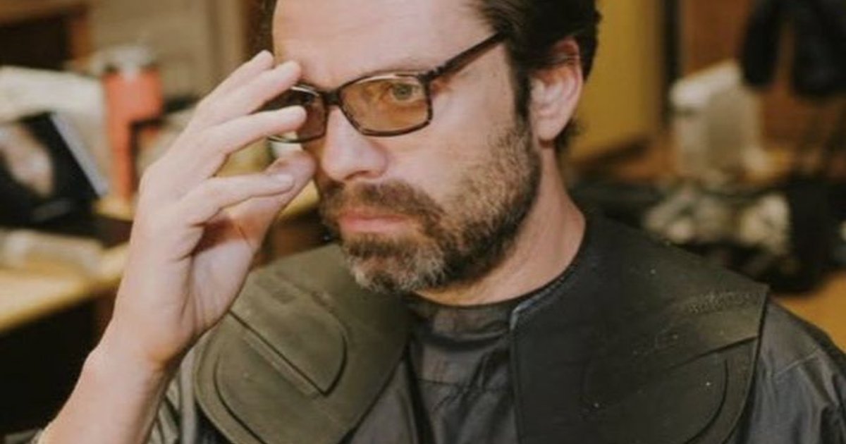 Sebastian Stan se preparando para a cinebiografia de Aleks Syntek | Cinexcepción