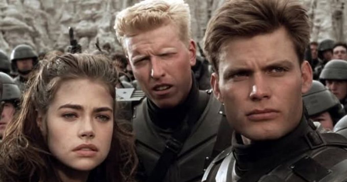Ed Neumeier, el guionista de Starship Troopers dice que está preparando una | Cinexcepción